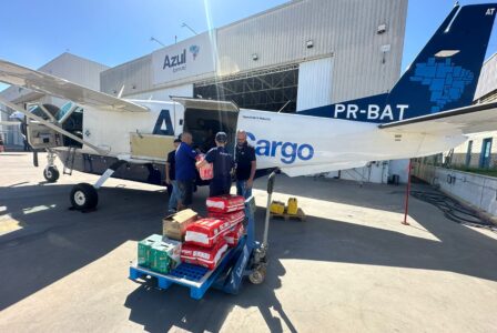 Azul e FAB realizam o primeiro voo humanitário com donativos para Canoas (RS)