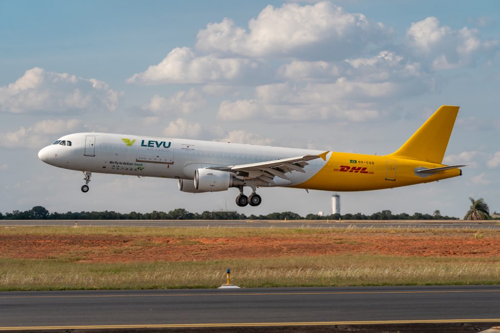 Com investimento de EUR 90,5 mi, DHL Supply Chain anuncia parceria com a Levu para solução de transporte aéreo doméstico