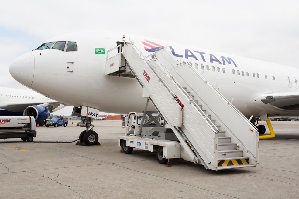 LATAM cria 46 voos extras semanais para atender Rio Grande do Sul no transporte de pessoas e cargas